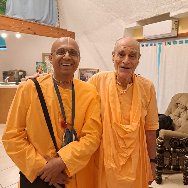 Bir Krishna Das Goswami with disciples in an intimate spiritual discussion